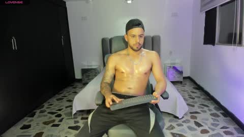 Snapshot of jackblanco_ chatting on 12-28-24, 03:26 Jack White online show from 12-28-24, 03:26