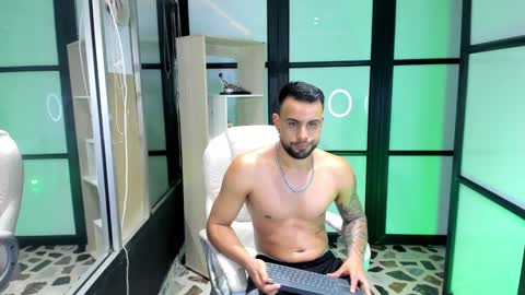 Snapshot of jackblanco_ chatting on 01-08-25, 12:05 Jack White online show from 01-08-25, 12:05