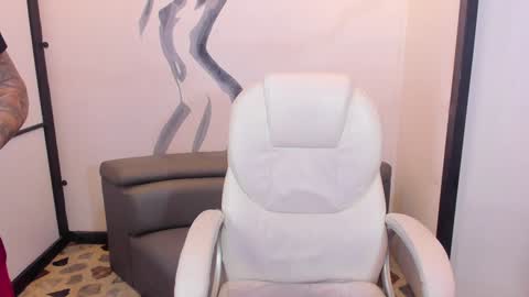 Snapshot of jackblanco_ chatting on 01-14-25, 12:14 Jack White online show from 01-14-25, 12:14