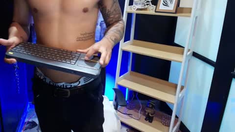 Snapshot of jackblanco_ chatting on 01-22-25, 04:13 Jack White online show from 01-22-25, 04:13