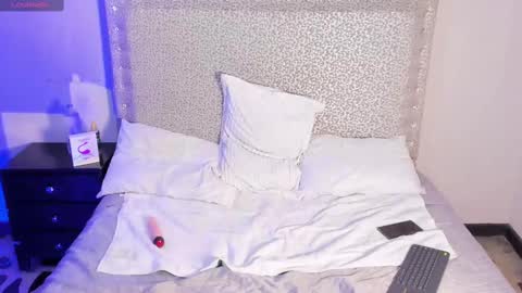 Snapshot of jackblanco_ chatting on 02-10-25, 04:08 Jack White online show from 02-10-25, 04:08