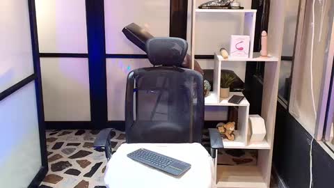 Snapshot of jackblanco_ chatting on 03-08-25, 11:39 Jack White online show from 03-08-25, 11:39