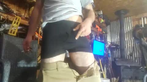 Snapshot of jackboys16 chatting on 02-25-25, 06:03 Dess online show from 02-25-25, 06:03