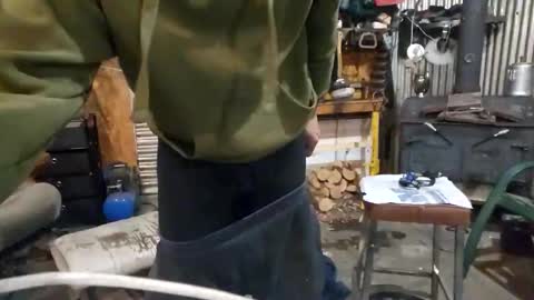 Snapshot of jackboys16 chatting on 12-04-25, 04:33 Dess online show from 12-04-25, 04:33