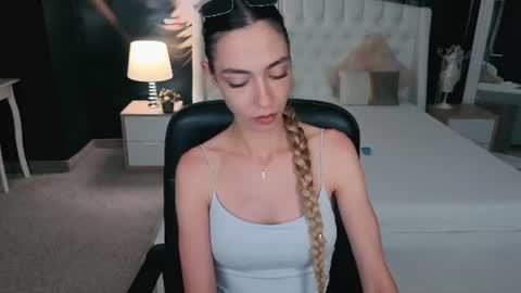 Snapshot of jackie__fox chatting on 06-18-26, 09:14 Jackie online show from 06-18-26, 09:14