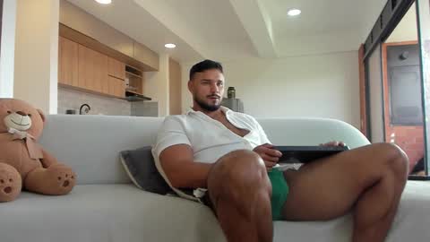 Snapshot of jackson_wayne__ chatting on 11-04-25, 01:32 Jackson Wayne online show from 11-04-25, 01:32