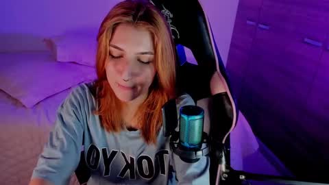 Linda Sofia help me get to 100 thumbs up online show from 12-21-24, 04:41