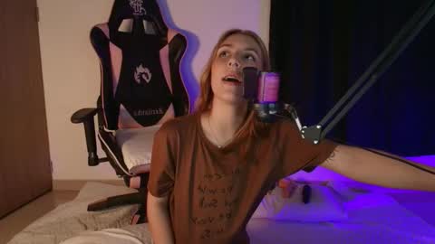 Linda Sofia help me get to 100 thumbs up online show from 03-10-25, 04:28