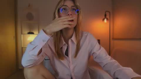 Linda Sofia help me get to 100 thumbs up online show from 10-20-25, 05:19