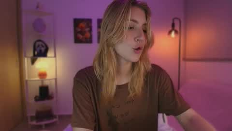 Linda Sofia help me get to 100 thumbs up online show from 10-31-25, 05:08