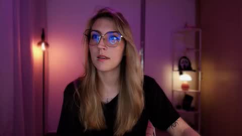 Linda Sofia help me get to 100 thumbs up online show from 03-25-26, 01:00