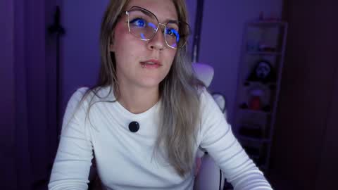 Linda Sofia help me get to 100 thumbs up online show from 04-06-26, 02:09