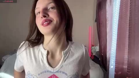 Snapshot of jaclynmalcolm chatting on 06-20-26, 05:10 Lillian online show from 06-20-26, 05:10
