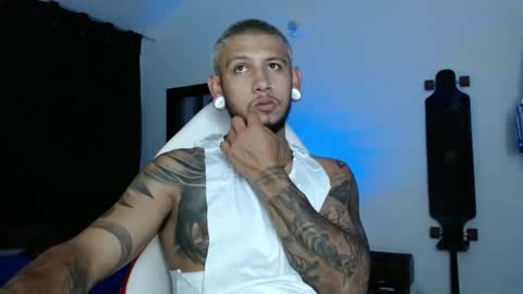 Michael Caicedo online show from 02-11-25, 04:44