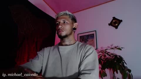Michael Caicedo online show from 09-28-25, 03:45