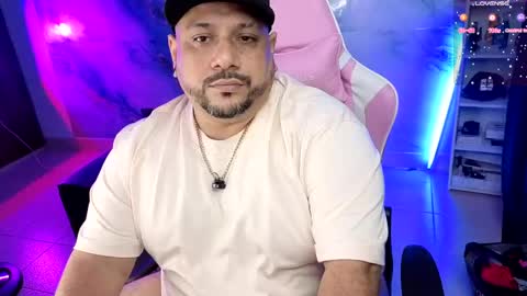 Snapshot of jacoob_woods chatting on 04-22-26, 02:03 daddy sir master bear online show from 04-22-26, 02:03