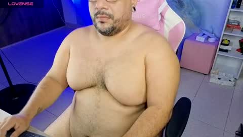 Snapshot of jacoob_woods chatting on 07-11-26, 10:07 daddy sir master bear online show from 07-11-26, 10:07
