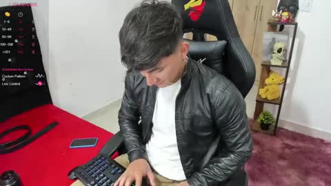 Snapshot of jacques_cardiet chatting on 12-17-24, 02:55 jacobo online show from 12-17-24, 02:55