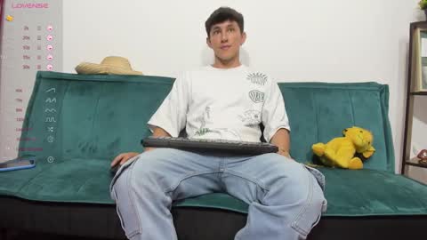 Snapshot of jacques_cardiet chatting on 01-22-25, 09:21 jacobo online show from 01-22-25, 09:21