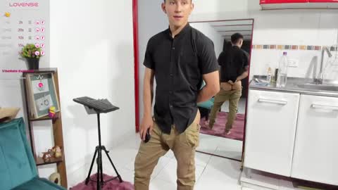 Snapshot of jacques_cardiet chatting on 01-30-25, 09:47 jacobo online show from 01-30-25, 09:47
