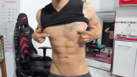 Snapshot of jacques_cardiet chatting on 02-18-25, 07:10 jacobo online show from 02-18-25, 07:10