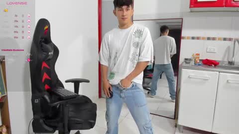 Snapshot of jacques_cardiet chatting on 02-25-25, 02:33 jacobo online show from 02-25-25, 02:33