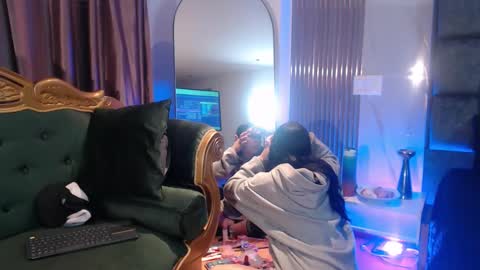 Snapshot of jade_fg chatting on 09-13-25, 12:27 Sara online show from 09-13-25, 12:27