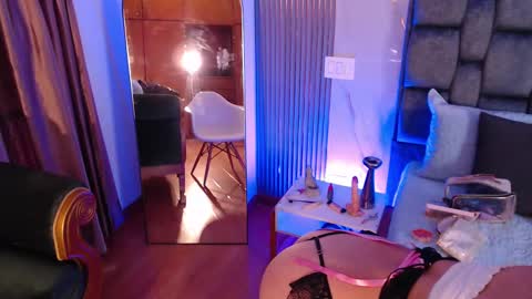 Snapshot of jade_fg chatting on 09-26-25, 12:53 Sara online show from 09-26-25, 12:53