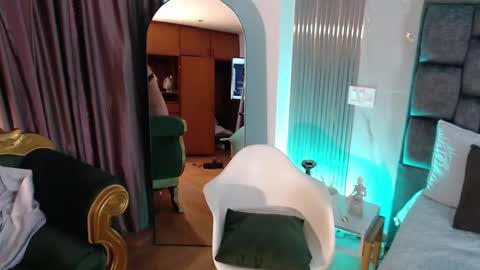 Snapshot of jade_fg chatting on 10-03-25, 12:02 Sara online show from 10-03-25, 12:02