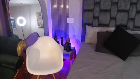 Snapshot of jade_fg chatting on 10-14-25, 12:17 Sara online show from 10-14-25, 12:17