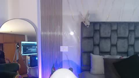Snapshot of jade_fg chatting on 10-20-25, 12:16 Sara online show from 10-20-25, 12:16