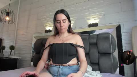  JADE  online show from 12-22-25, 07:44