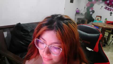 Snapshot of jade_john chatting on 11-26-25, 11:06 jade and jhon online show from 11-26-25, 11:06