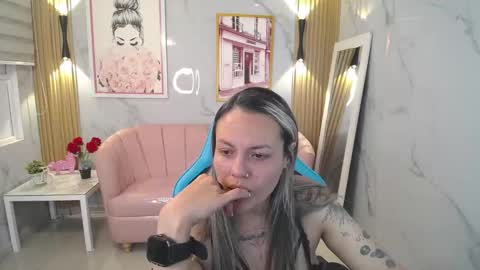Snapshot of jade_jones_a chatting on 10-21-25, 03:07 Jade online show from 10-21-25, 03:07