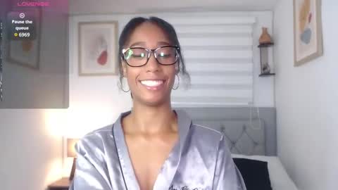 Snapshot of jade_obi chatting on 01-27-25, 02:46 Jade smile online show from 01-27-25, 02:46