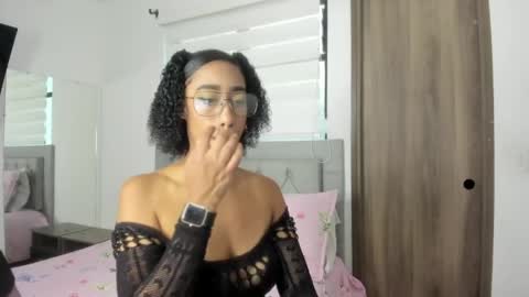 Snapshot of jade_obi chatting on 05-29-26, 03:32 Jade smile online show from 05-29-26, 03:32