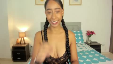 Snapshot of jade_obi chatting on 06-06-26, 02:33 Jade smile online show from 06-06-26, 02:33