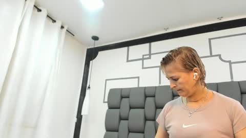 Jade  online show from 10-11-25, 12:26