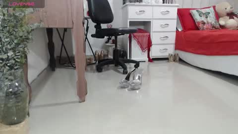 Snapshot of jadeee_11 chatting on 03-11-26, 06:19 Jade online show from 03-11-26, 06:19