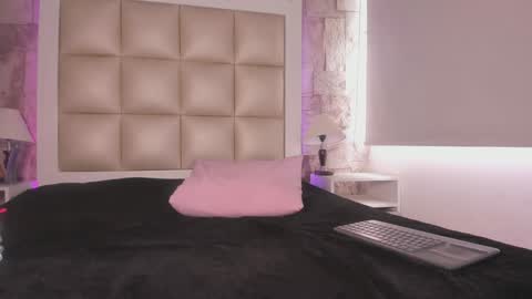 jadeestudios online show from 01-10-25, 04:30