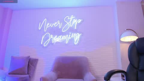 Snapshot of jadeevansx chatting on 01-23-25, 11:58 JADE EVANS online show from 01-23-25, 11:58