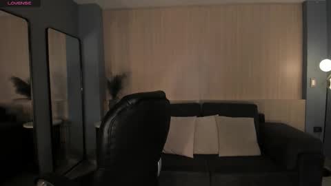 Snapshot of jadeevansx chatting on 12-14-25, 12:21 JADE EVANS online show from 12-14-25, 12:21