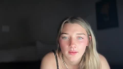 Snapshot of jadejamessecret chatting on 06-24-26, 04:11 Jade james online show from 06-24-26, 04:11
