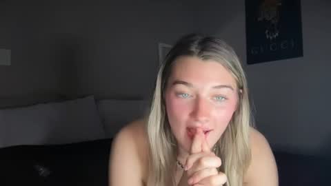 Snapshot of jadejamessecret chatting on 06-25-26, 05:12 Jade james online show from 06-25-26, 05:12