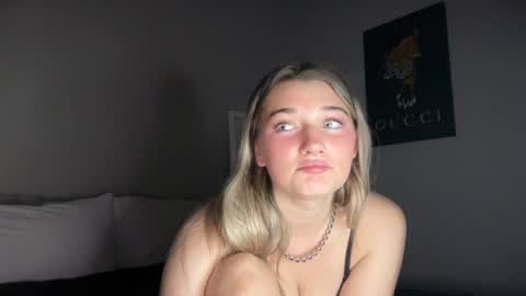 Snapshot of jadejamessecret chatting on 06-29-26, 03:46 Jade james online show from 06-29-26, 03:46
