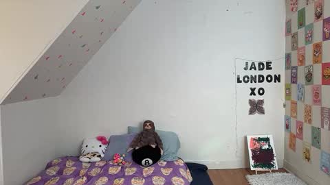 Snapshot of jadelondonxo chatting on 02-26-25, 01:30 Jade online show from 02-26-25, 01:30
