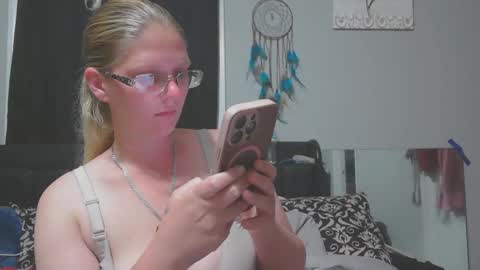 JadeLuv online show from 03-25-26, 12:16