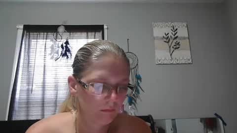 Snapshot of jadeluv chatting on 06-28-26, 04:57 JadeLuv online show from 06-28-26, 04:57