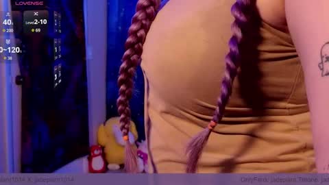 Snapshot of jadeplant chatting on 11-04-25, 12:32 jadeplant online show from 11-04-25, 12:32