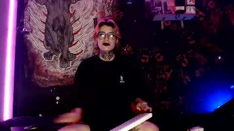 Alex and Venus online show from 07-25-26, 11:02